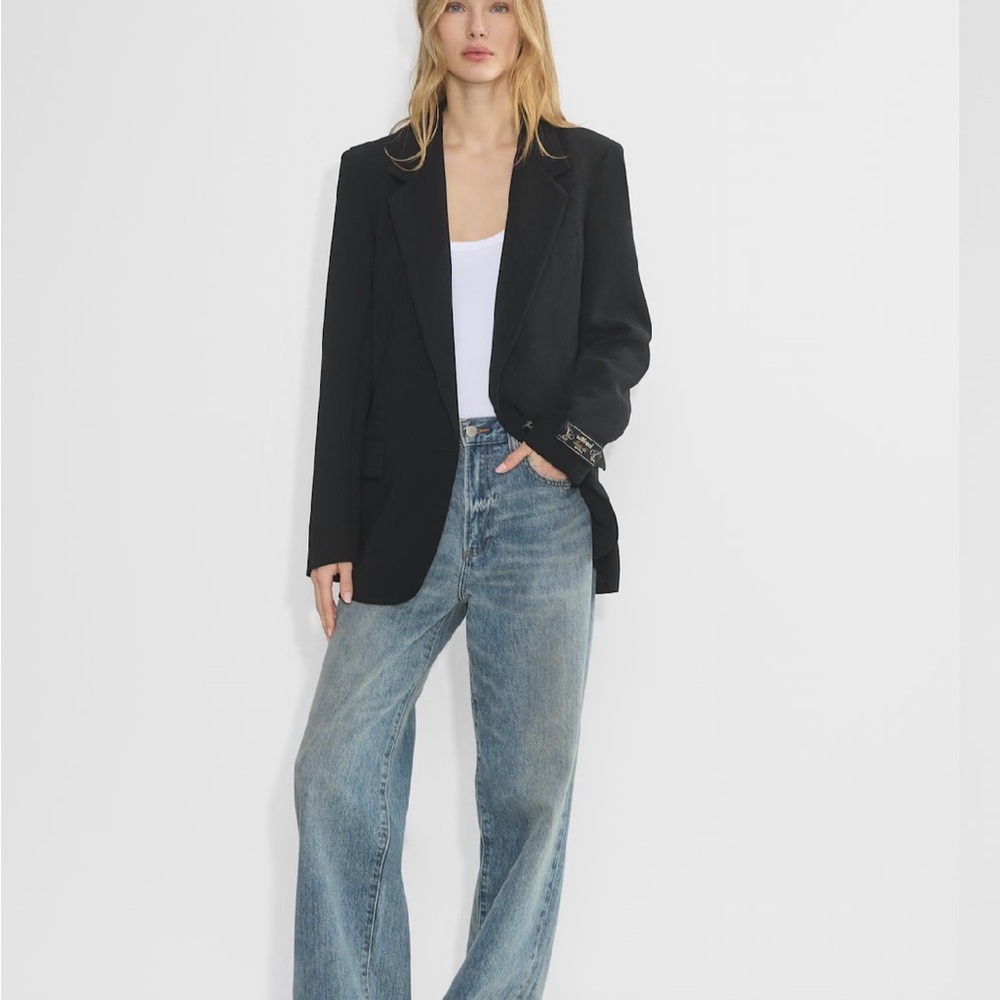 Aritzia Black Single-Breasted Blazer